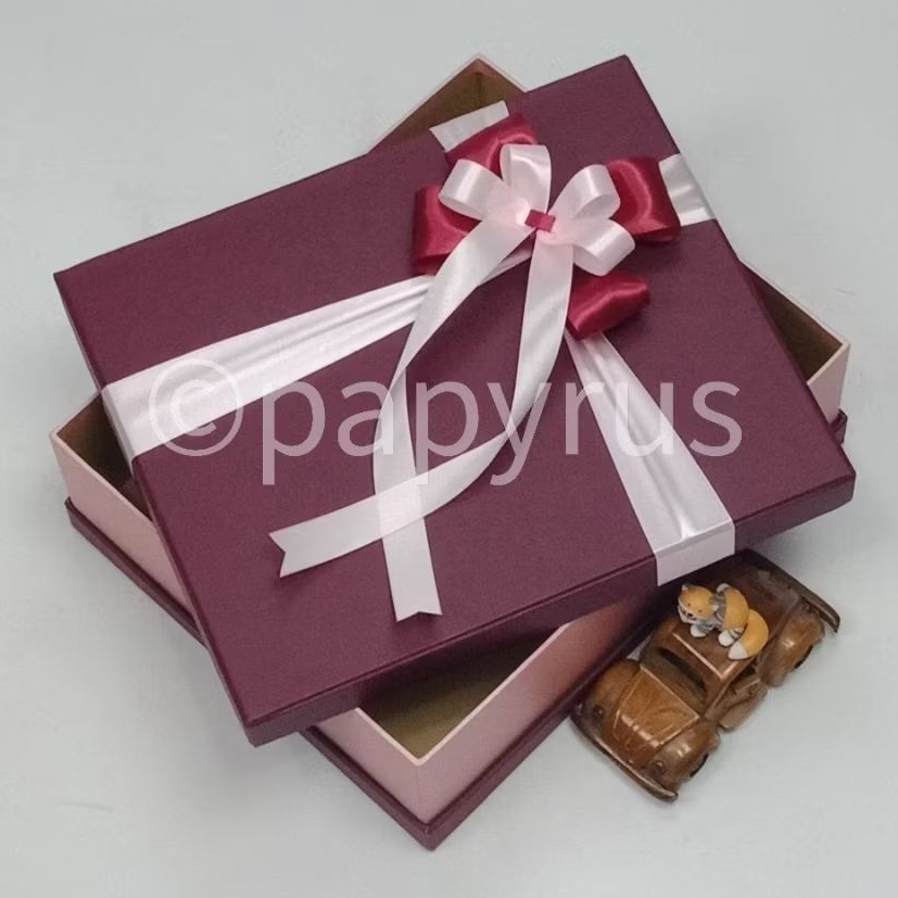 

PAPYRUS Sandwich 25x30 Tinggi 8cm Kotak Kado Gift Box Hadiah V1