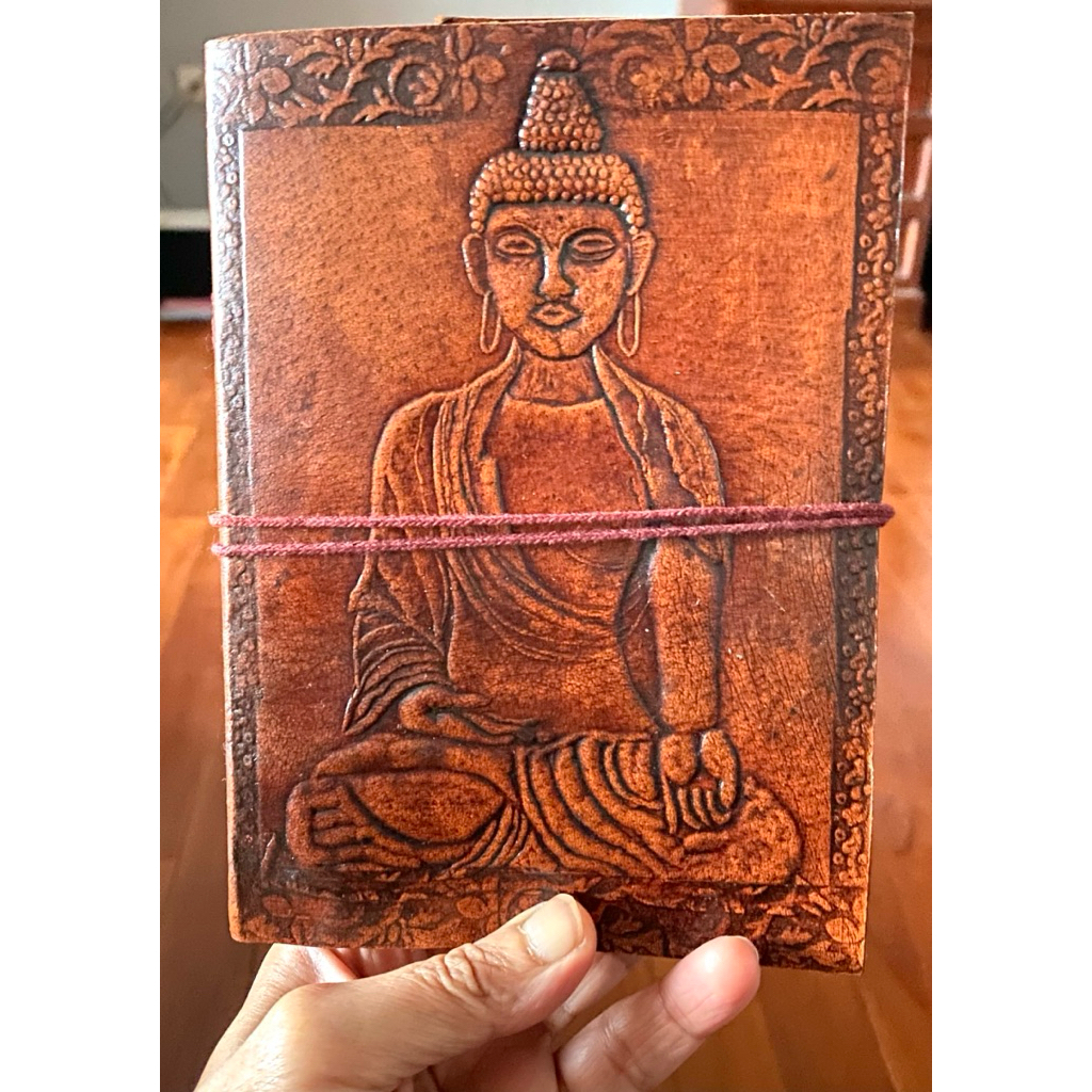

Buku Catatan Kulit Handmade – Motif Buddha, Halaman Kosong