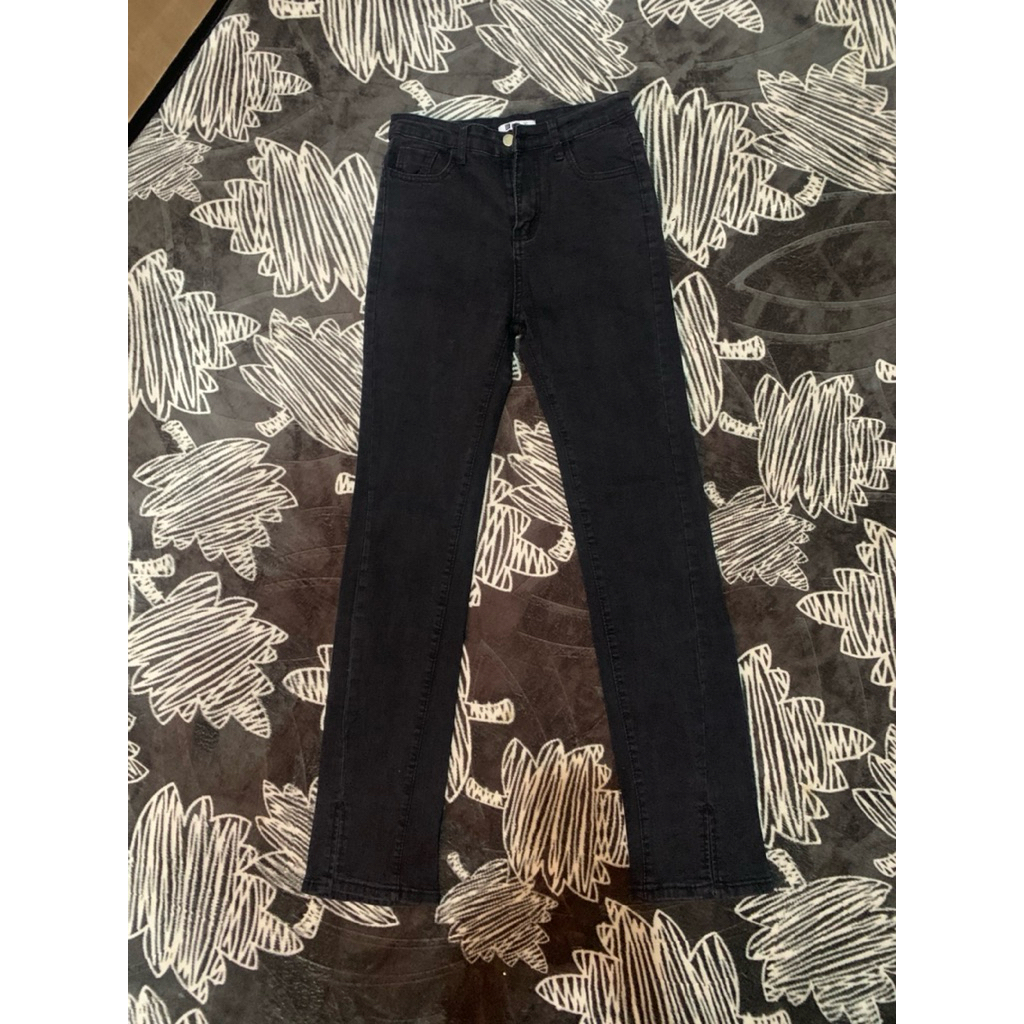 Jeans semi cutbray belah depan