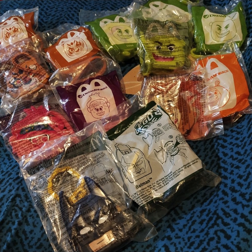 Mainan Mc Donalds Batman Dreamworks Tigress Poppy Shrek Alex