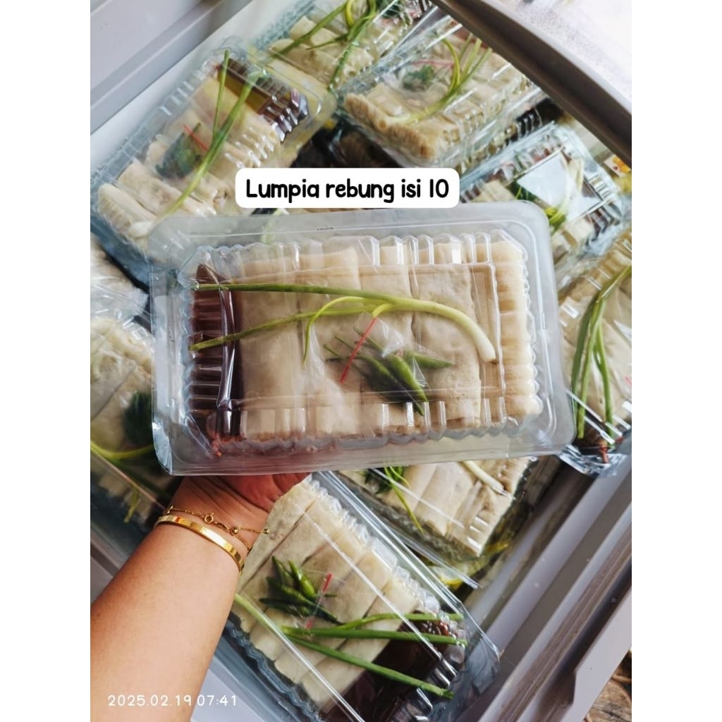 

lumpia rebung isi 10 froozen