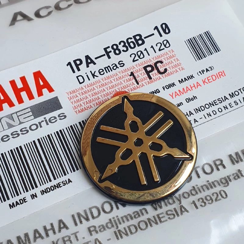 Emblem Gold Vixion NVA NVL New R Diameter 2,5cm / 1PA-F836B-10