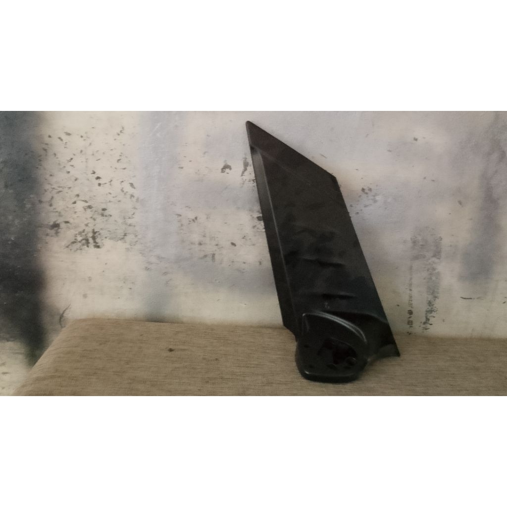 Dudukan kaki spion Honda brio satya sebelah kanan