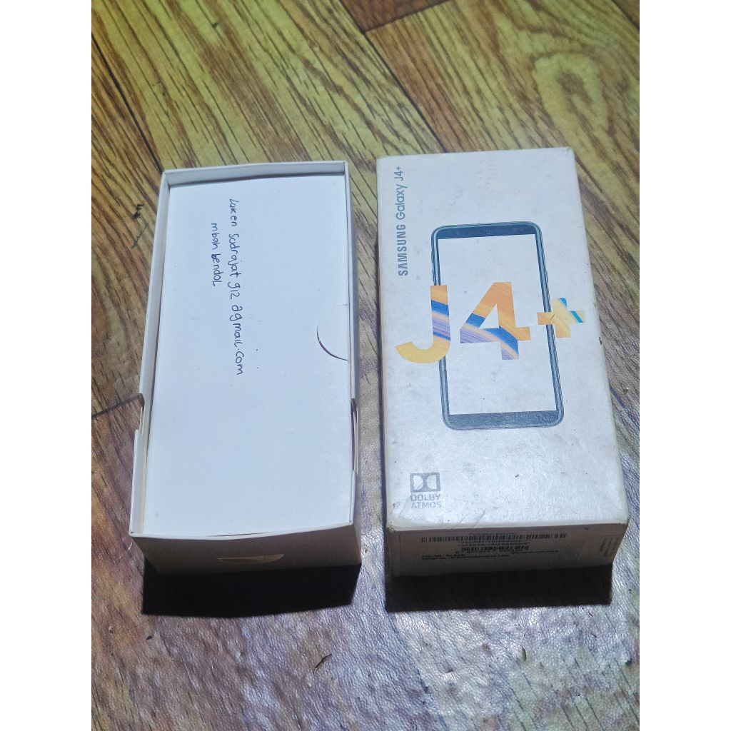 

KARDUS DUS BOX HP KONDISI SESUAI DI FOTO SAMSUNG J4 PLUS