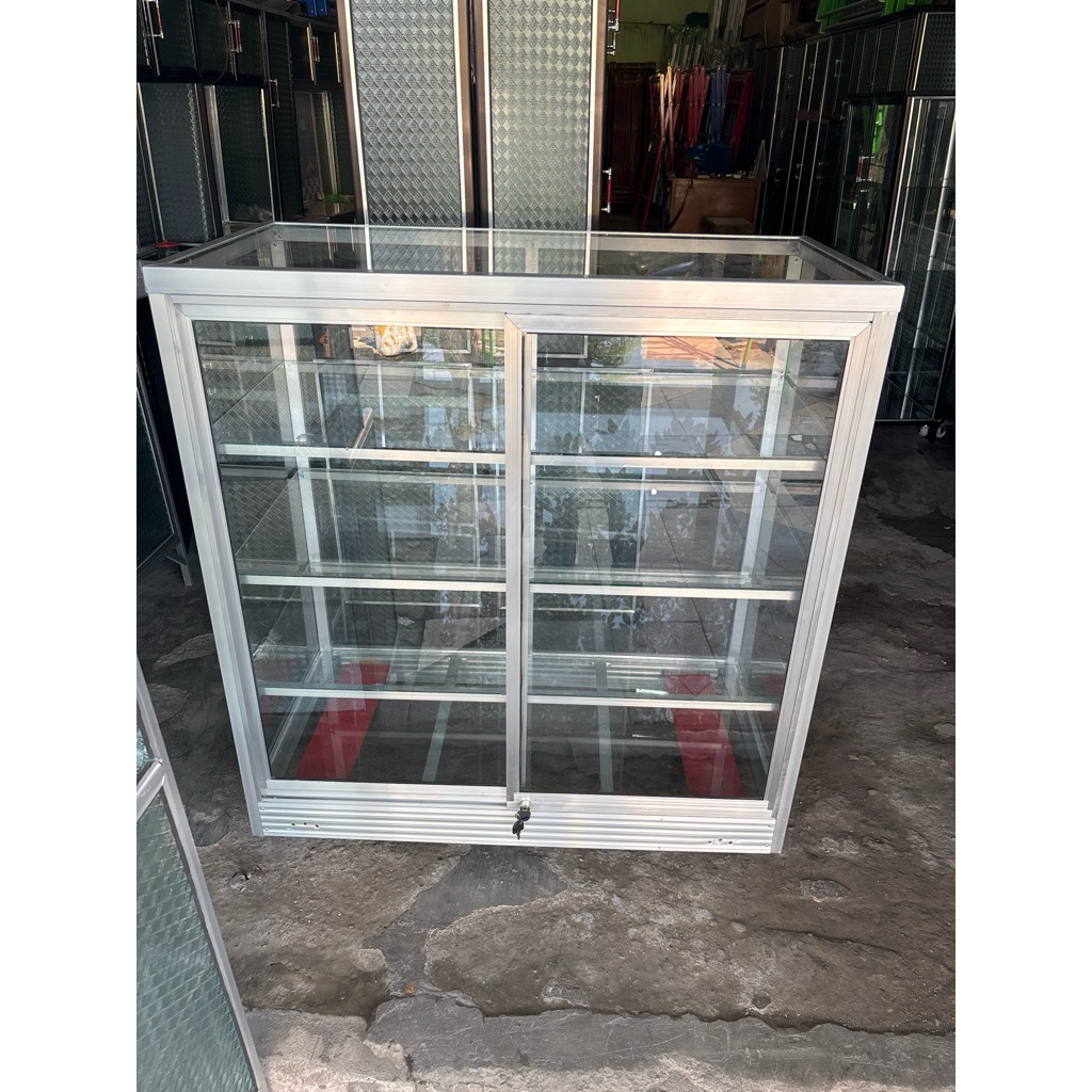 Etalase kaca / etalase aluminium / etalase murah