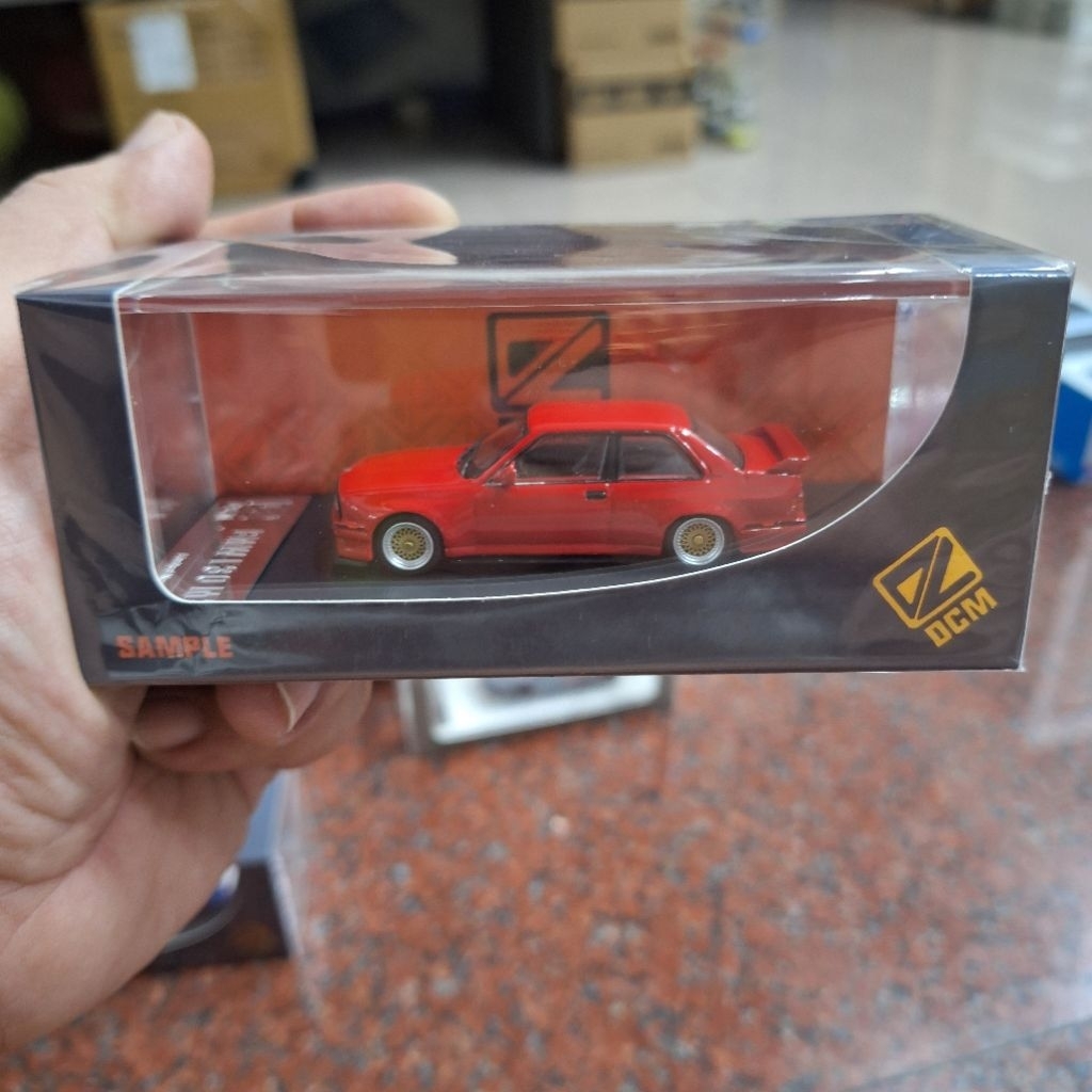 DCM Skala 64 BMW E30 M3 Red Edition
