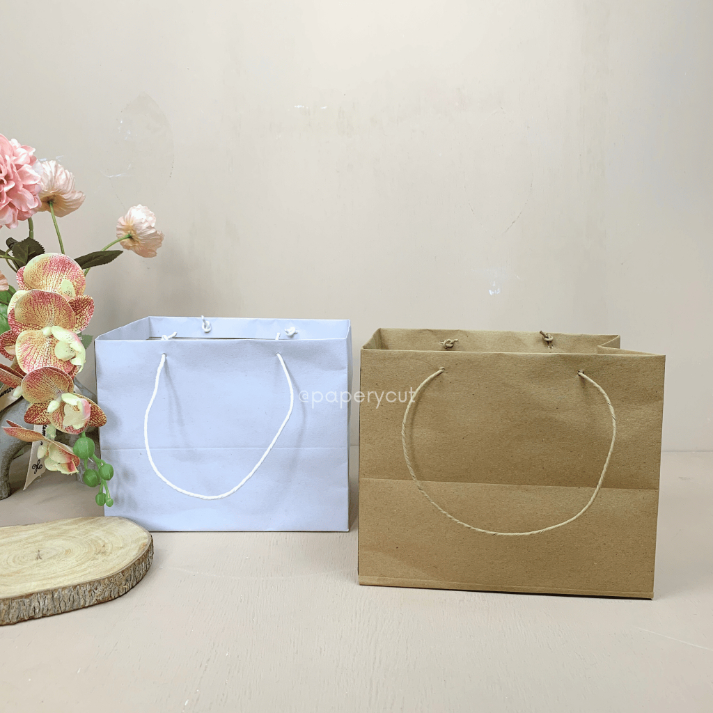 

Paperbag Tas Kertas Kraft Warna polos Motif Goodie Bag natal imlek lebaran 20 x 14 x 16 cm