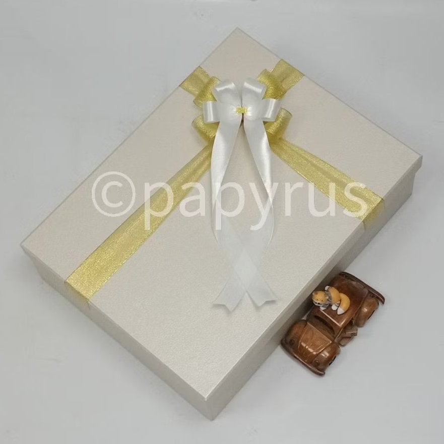 

PAPYRUS 30x40 Tinggi 10cm Kotak Kado Gift Box Hadiah V3