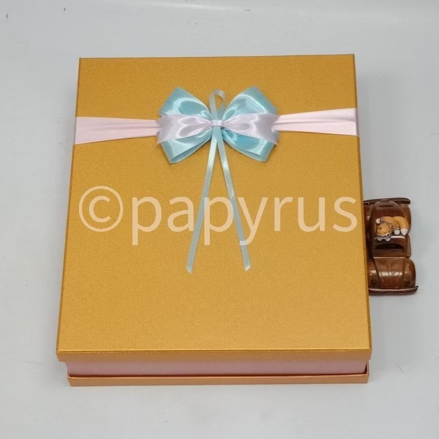 

PAPYRUS Sandwich 35x40 Tinggi 10cm Kotak Kado Gift Box Hadiah V1