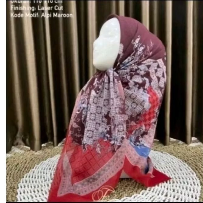 KERUDUNG SEGI EMPAT HIJAB MOTIF BUNGA MAROON LIS MERAH