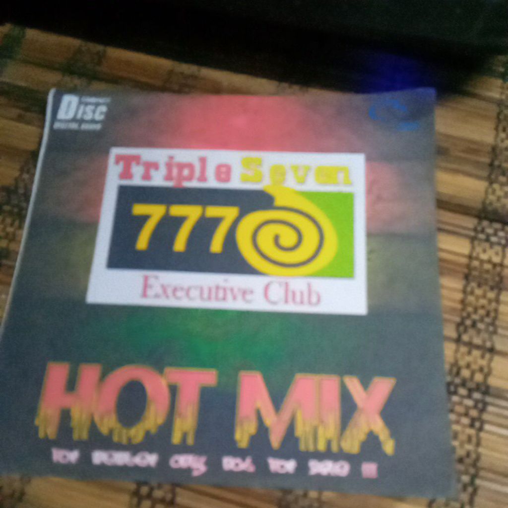 2 CD AUDIO TRIPLE SEVEN J048
