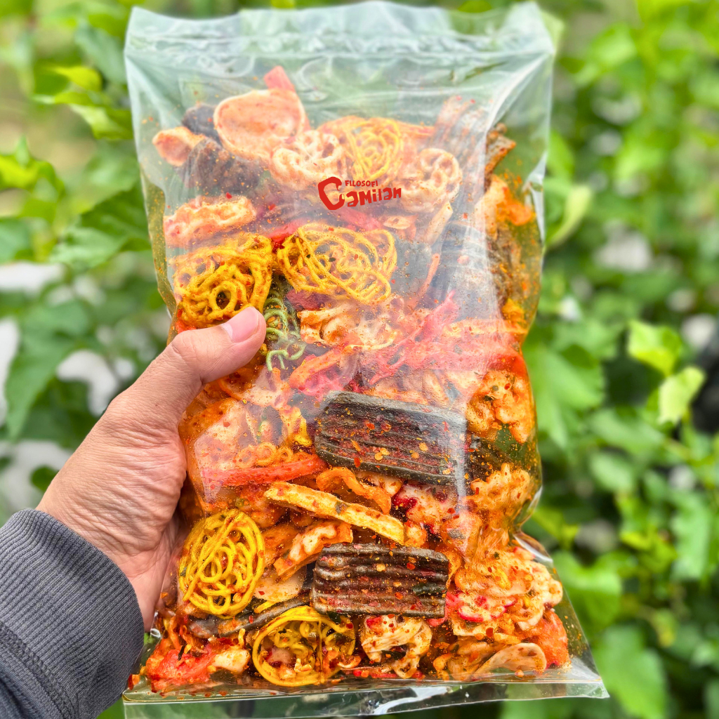 

Ygshop17 Kerupuk Seblak Campur Mix Extra Chili Oil Daun Jeruk Kemasan - 500G