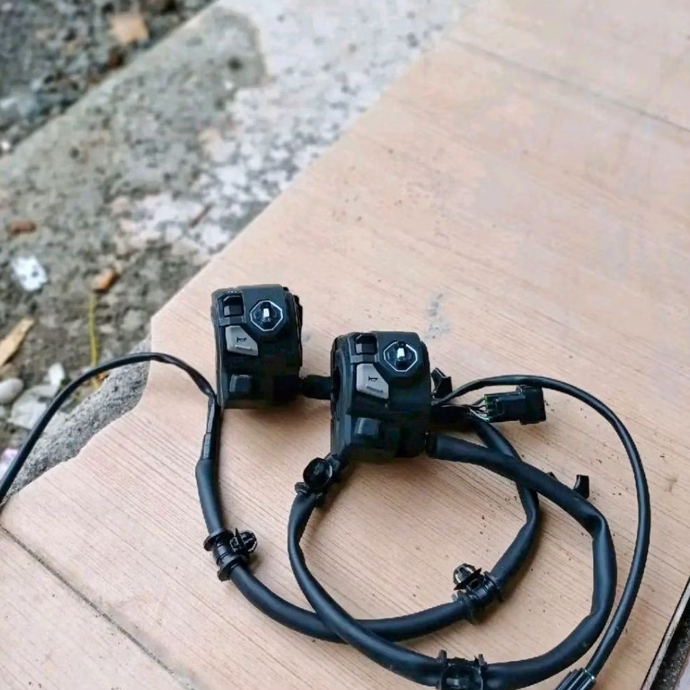 Saklar Holder Kiri Original PCX 160 Hybrid Tahun 2025 Universal