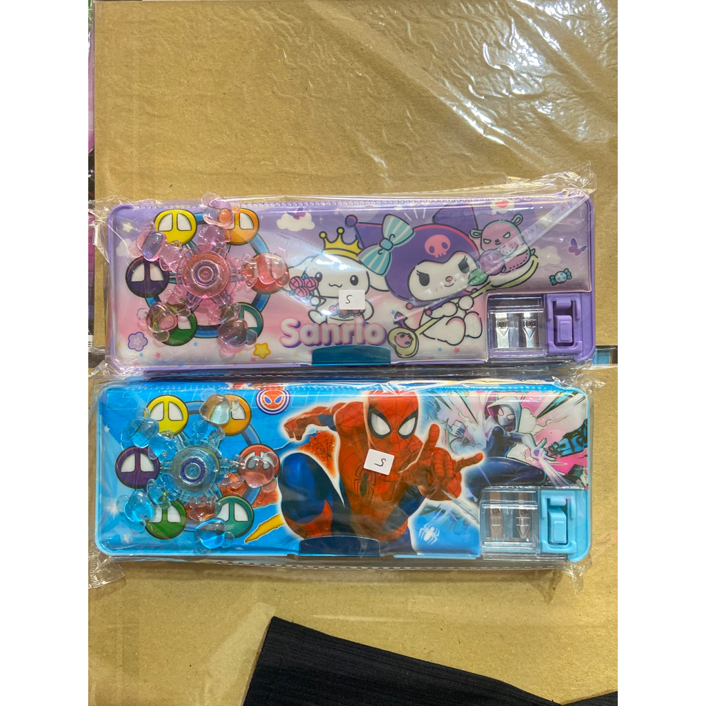 

Kotak pensil karakter