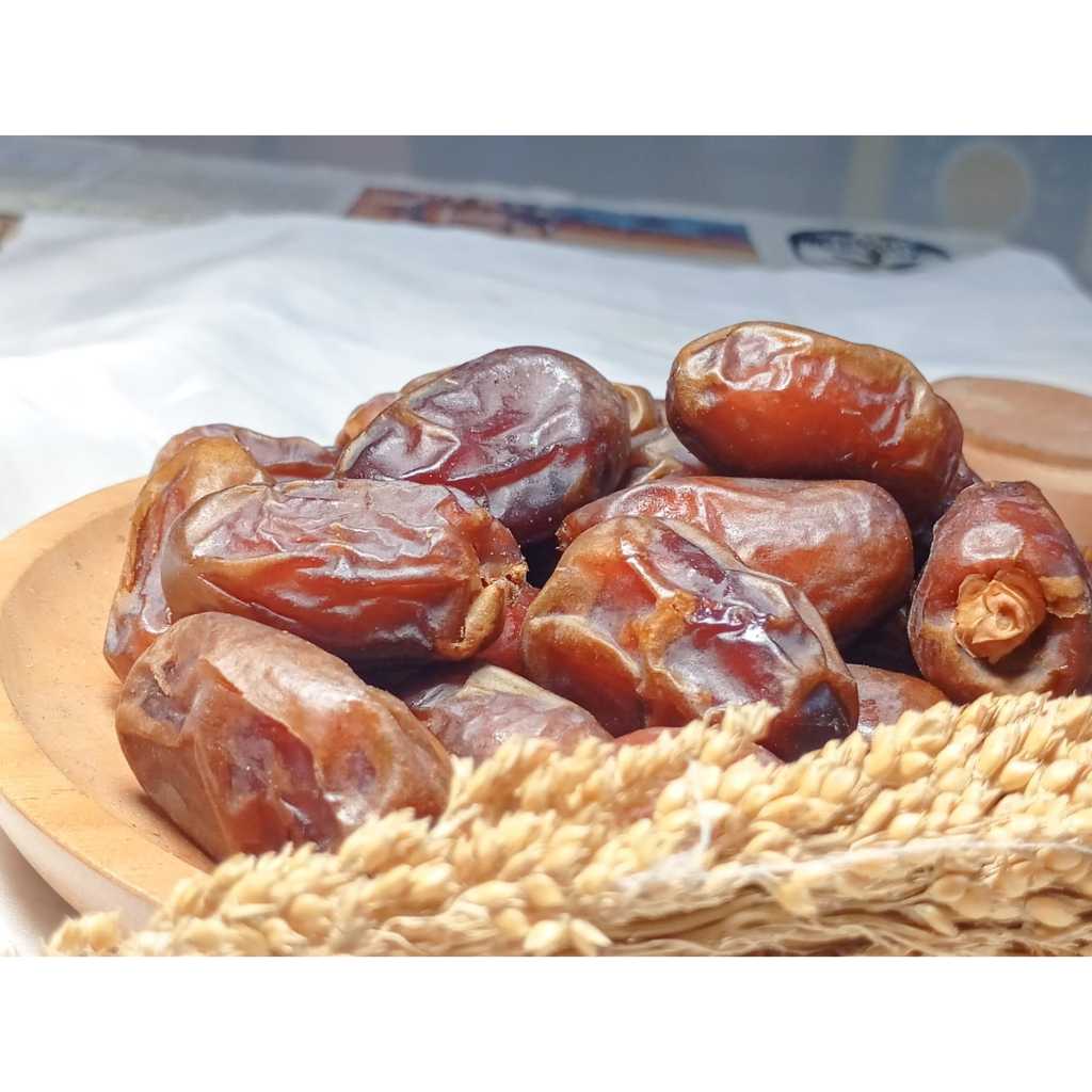 

KURMA MADU 1KG / KURMA MESIR MADU / OLEH OLEH HAJI