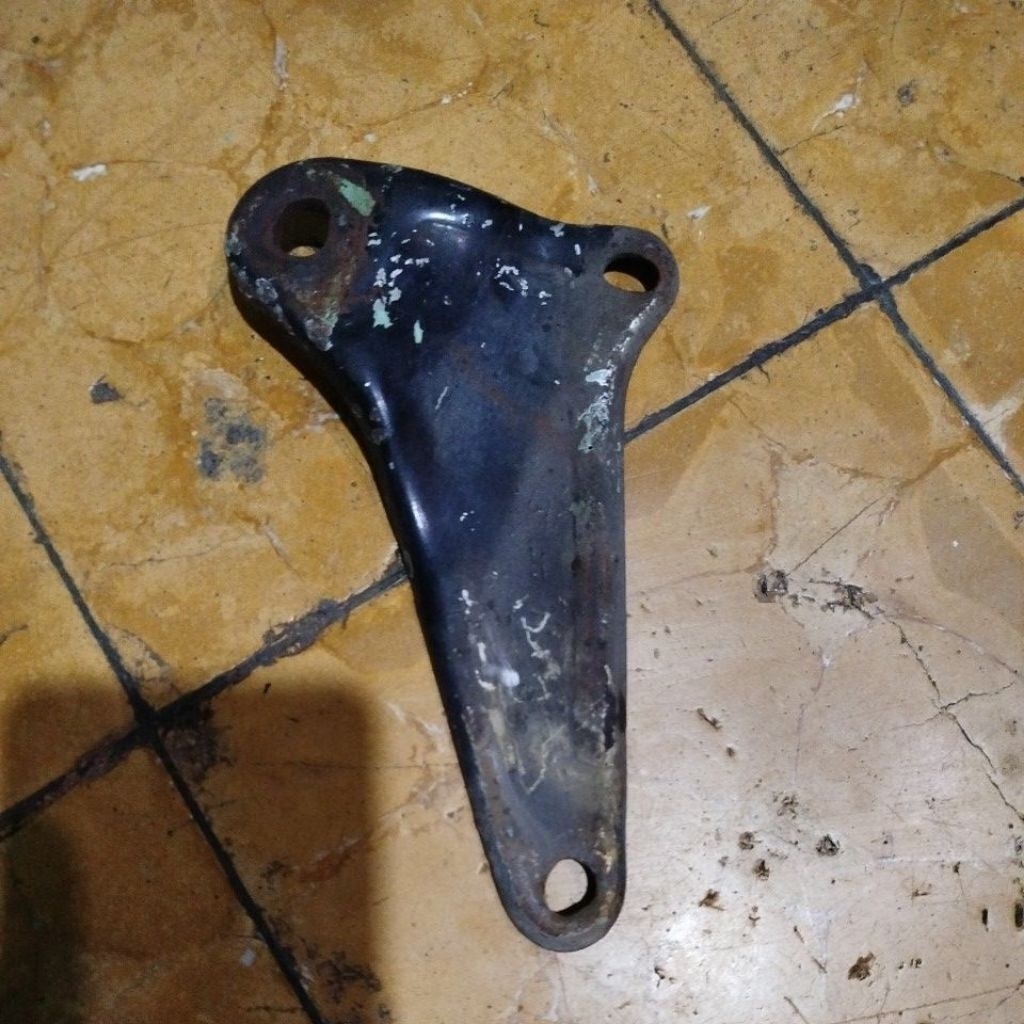 braket knalpot honda 70