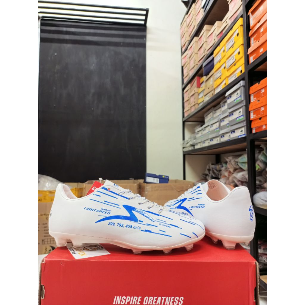 Sepatu bola specs lightspeed reborn terbaru putih biru