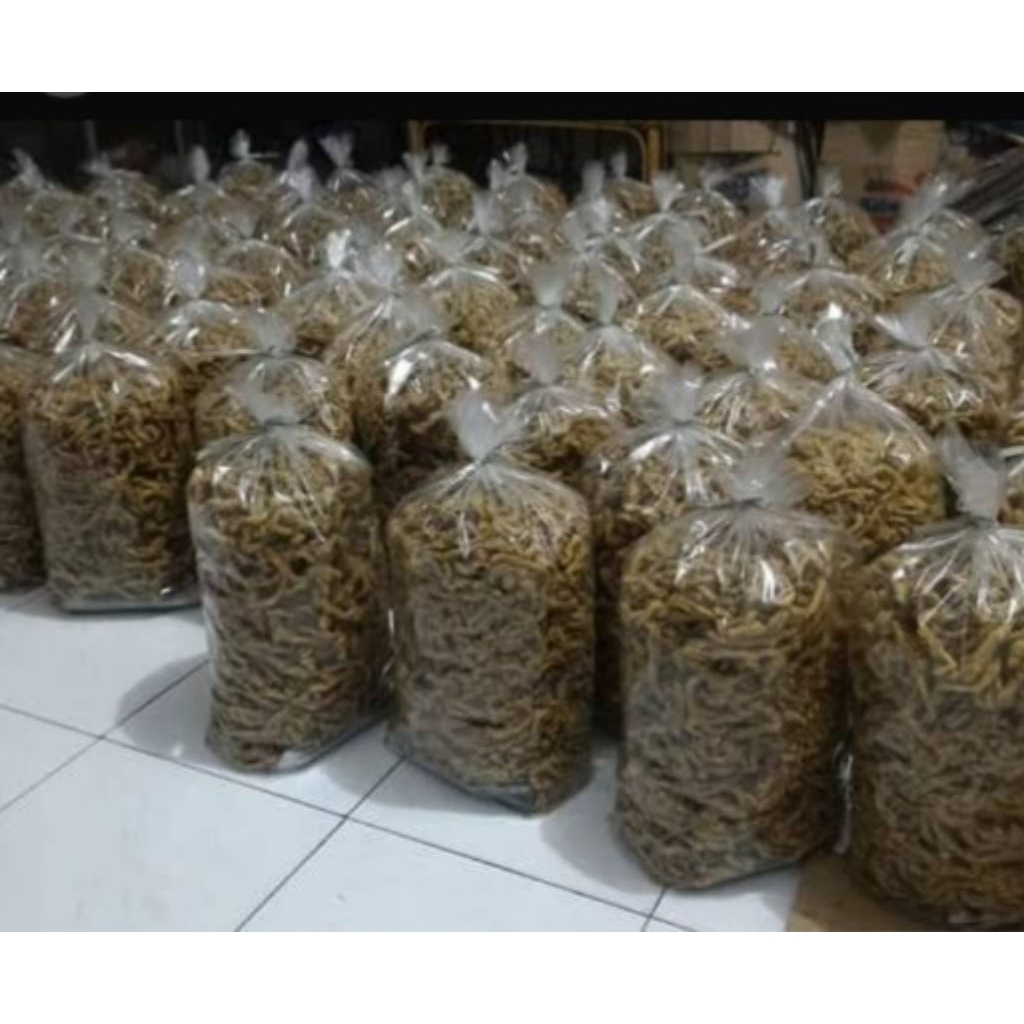 

kripik usus original dan pedas manis