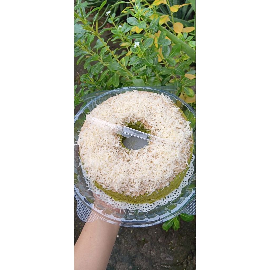 

BOLU PANDAN SANTAN TOPING