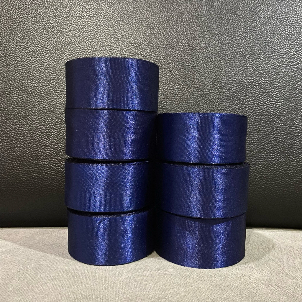 

Pita Satin Navy 4cm Murah 1 Roll / Pita Buket / Round Bouquet