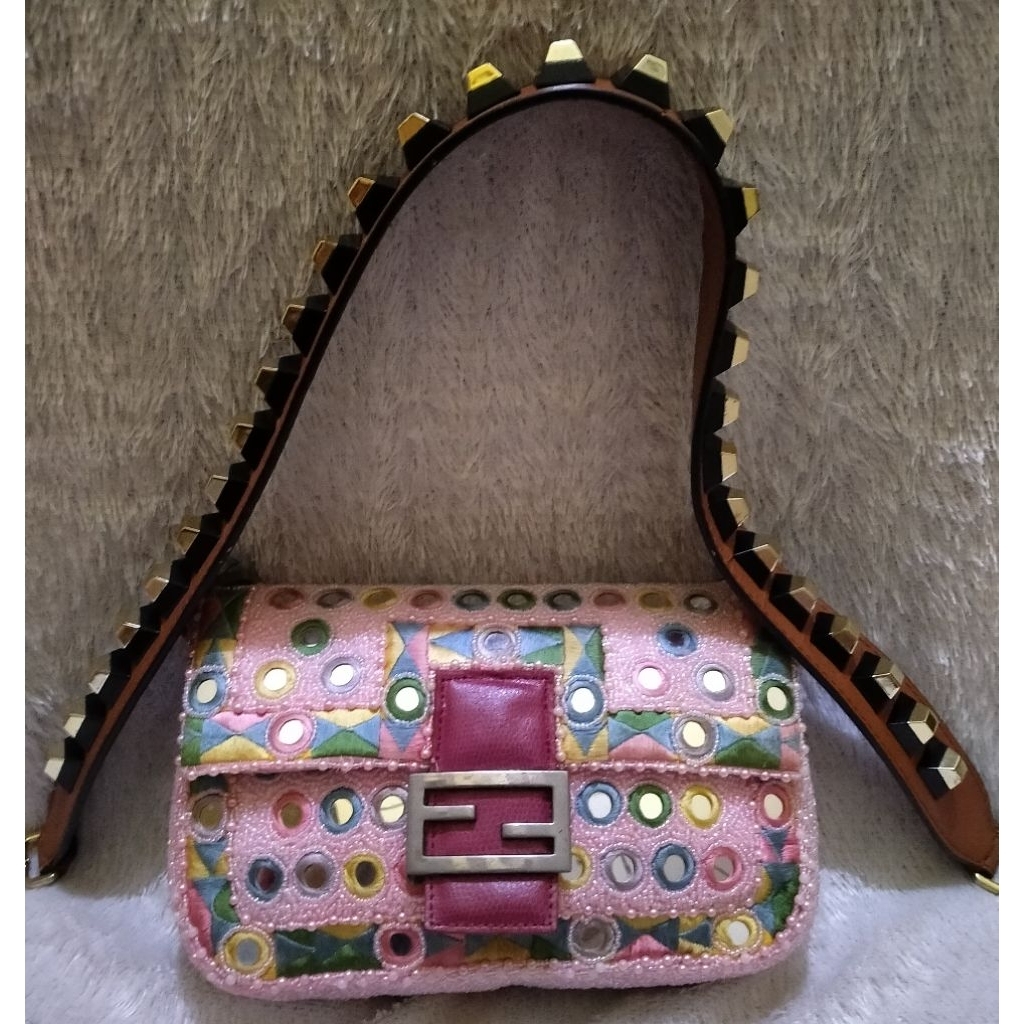TAS FENDI BAGUETTE CERMIN VINTAGE MEWAH