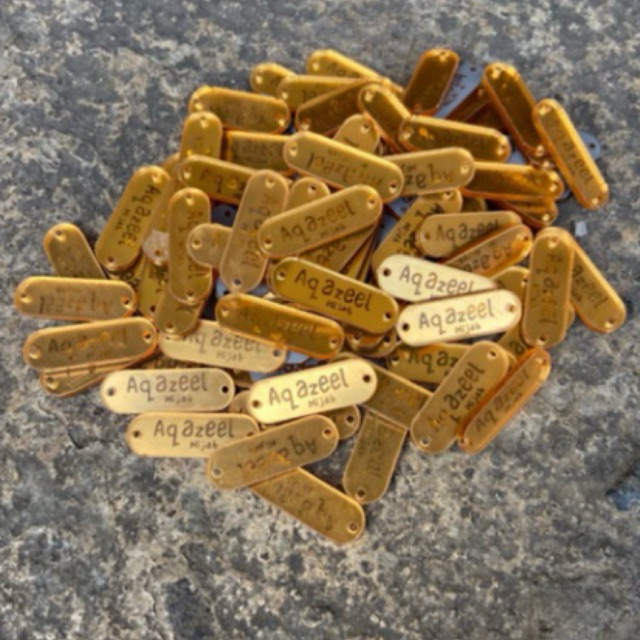 

label akrilik label brand baju label mukena label kerudung label hijab