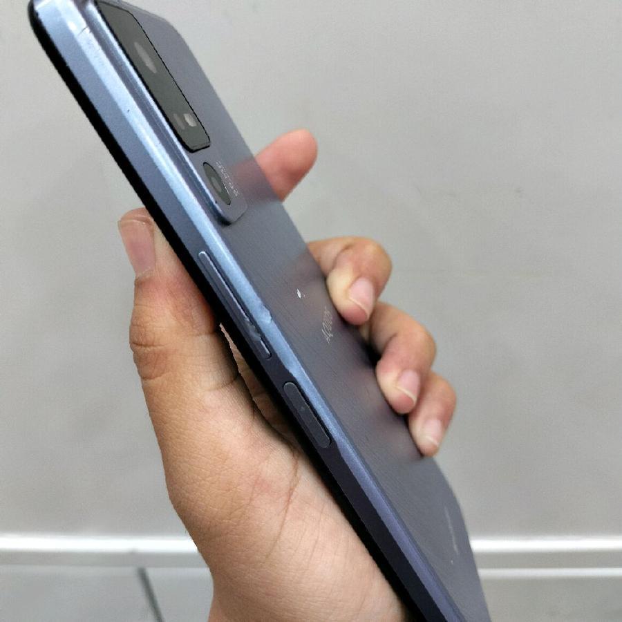 SHARP AQUOS V6 5G 4/128 SHARP AQUOS V6 5G SECOND BEKAS GARANSI RESMI