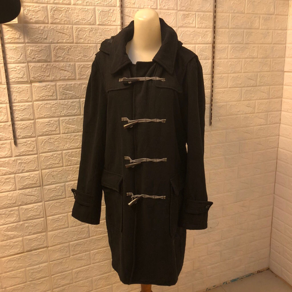 Coat Lui's Second Size L,Bahan tebal,Tudung kepala bisa dilepas,coat hitam second coat jacket musim 
