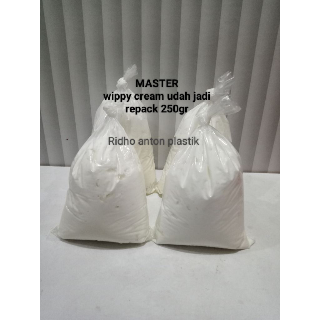 

wippy cream dekorasi sudah jadi merk master,repack 250gr
