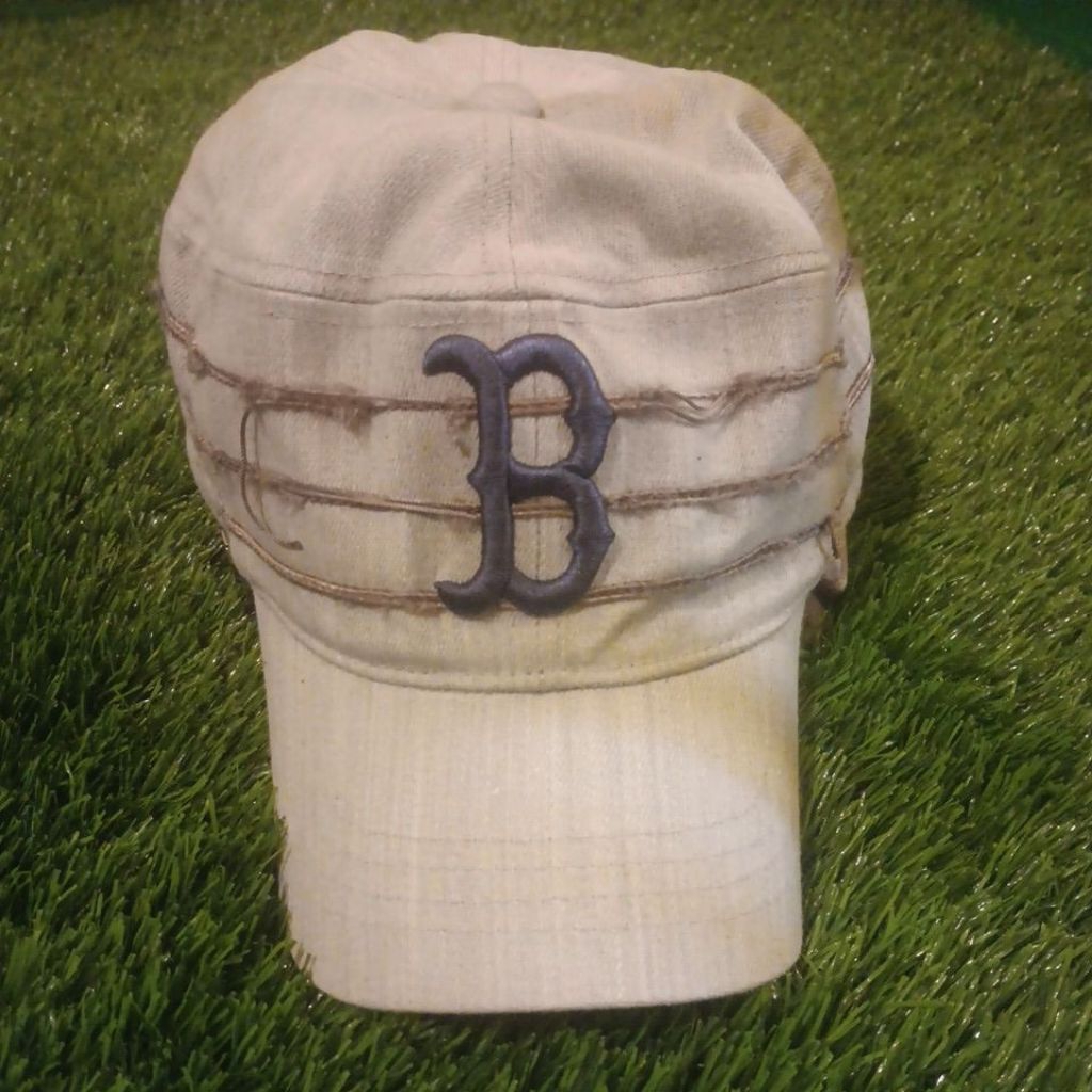 Topi logo B