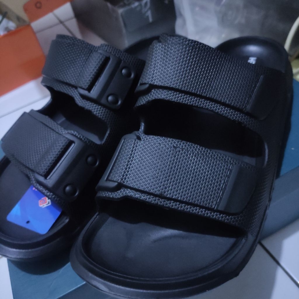 Sandal slip on karet pria gunung tebal