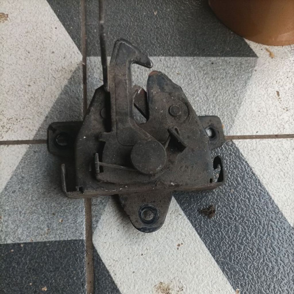doorlock kap mesin hyundai excel 2 verna avega