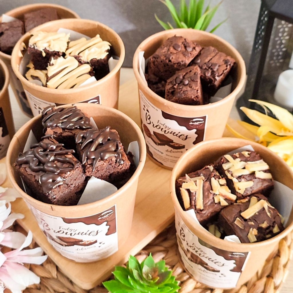 

(SWEET) Fudgy Brownies Bites in Cup