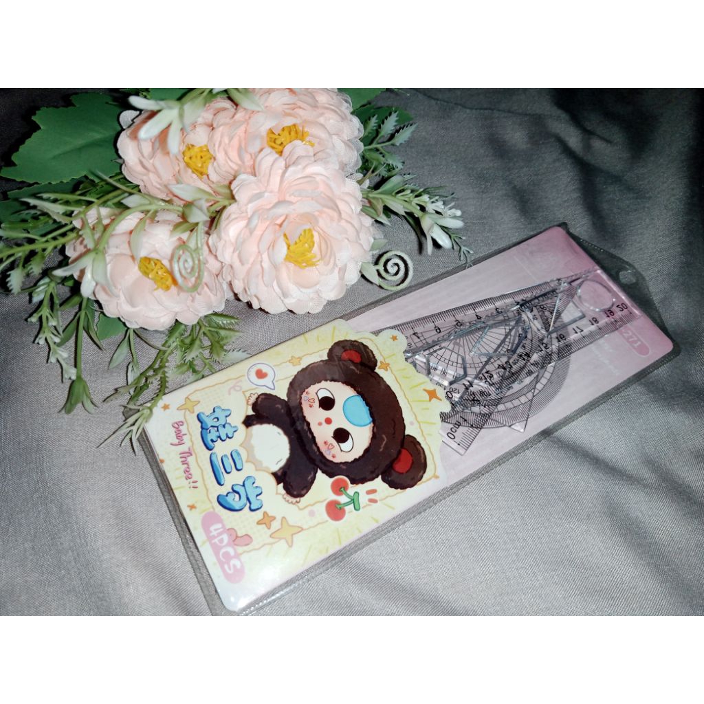 

Penggaris 1 Set isi 4 Penggaris