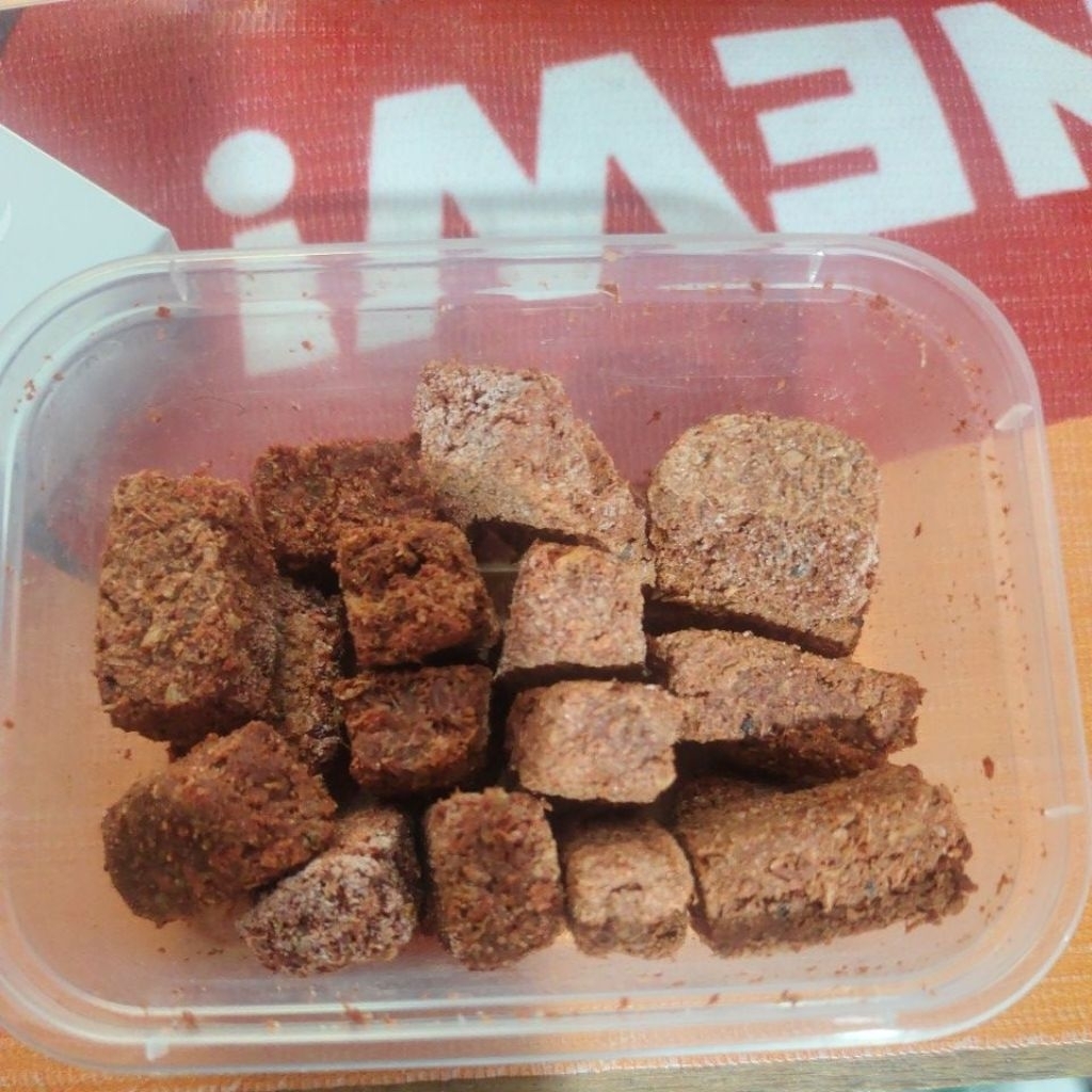 

Terasi lombok kotak kotak 80gr ( sudah di open)