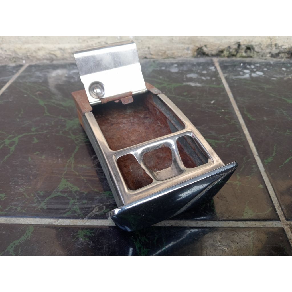 asbak ori Peugeot 504