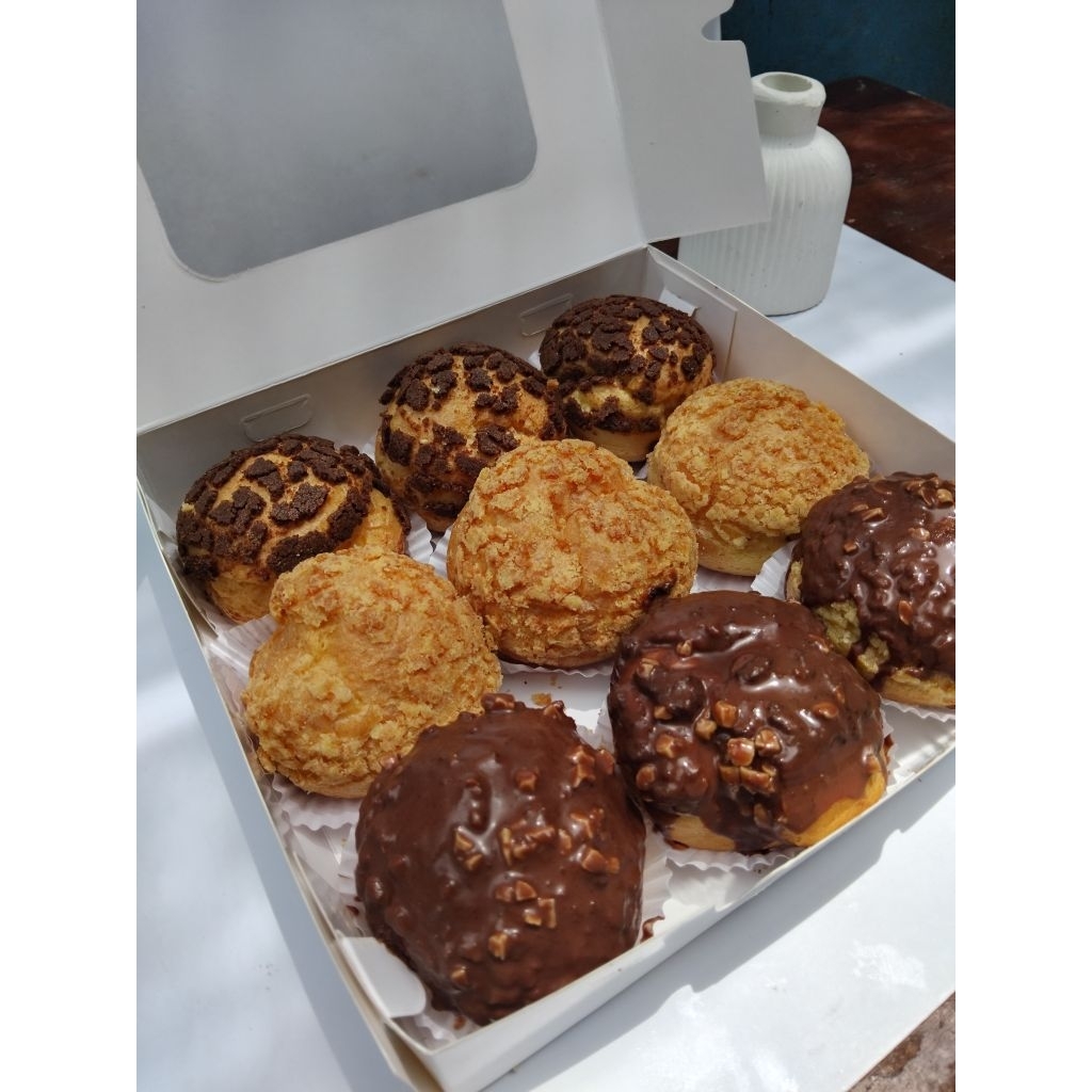 

Choux Au Craquelin / Cream puff /isi 9 pcs