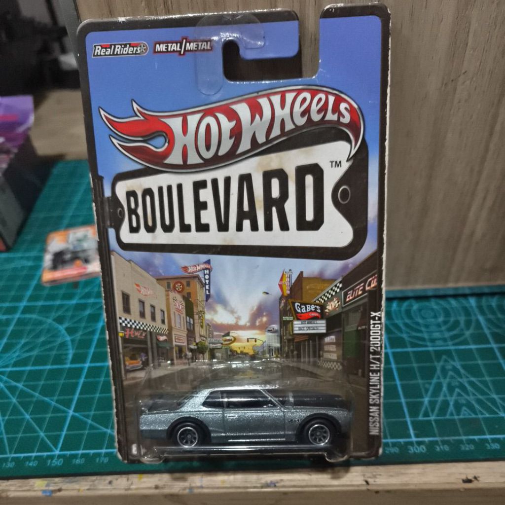 Hot Wheels Boulevard 2013 Nissan Skyline HT 2000 GTX Hako Hakosuka Silver