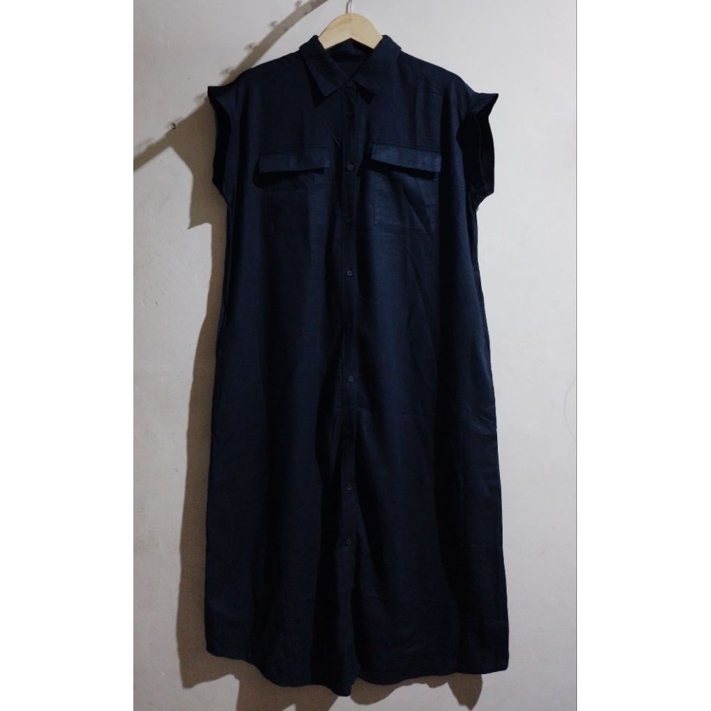 GU Dress Kutungan Bahan Linen Warna Navy Pekat