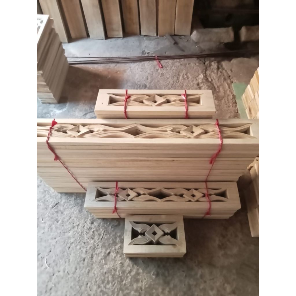 Loster . Ukiran Kayu Pentilasi Udara Rumah Capit Udang