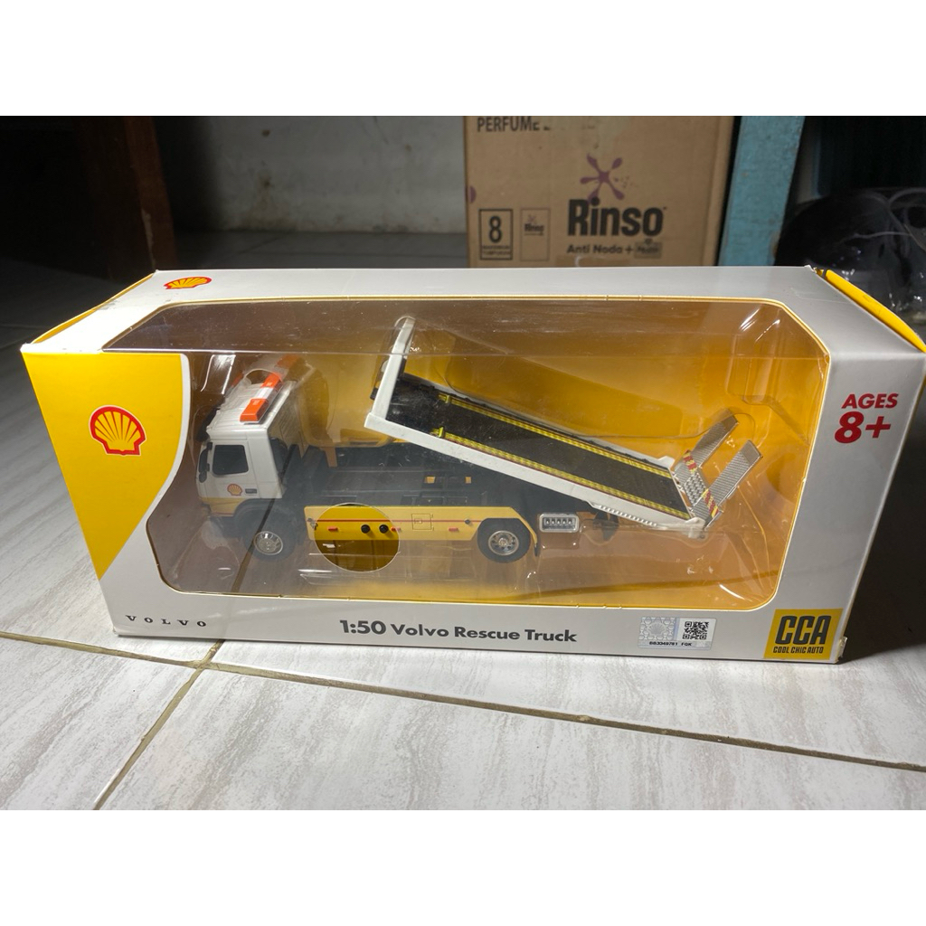 Diecast CCA Shell Series Volvo Rescue Truck 1:50 Koleksi Diecast