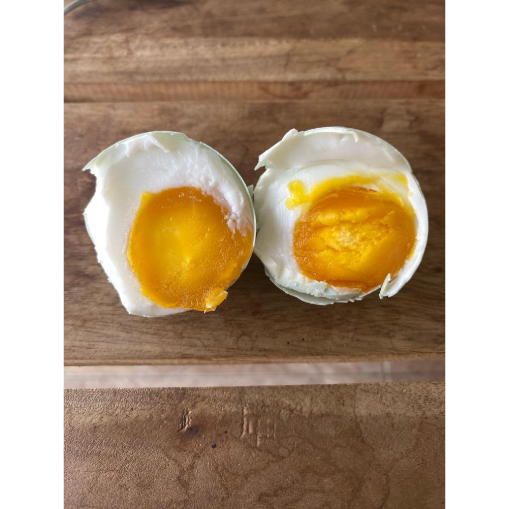 

Telur asin matang khas Brebes di jamin masir dan lezat