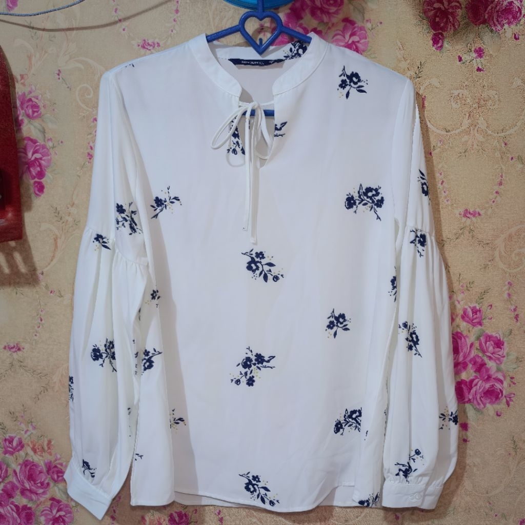 THE EXECUTIVE blouse bunga elegan