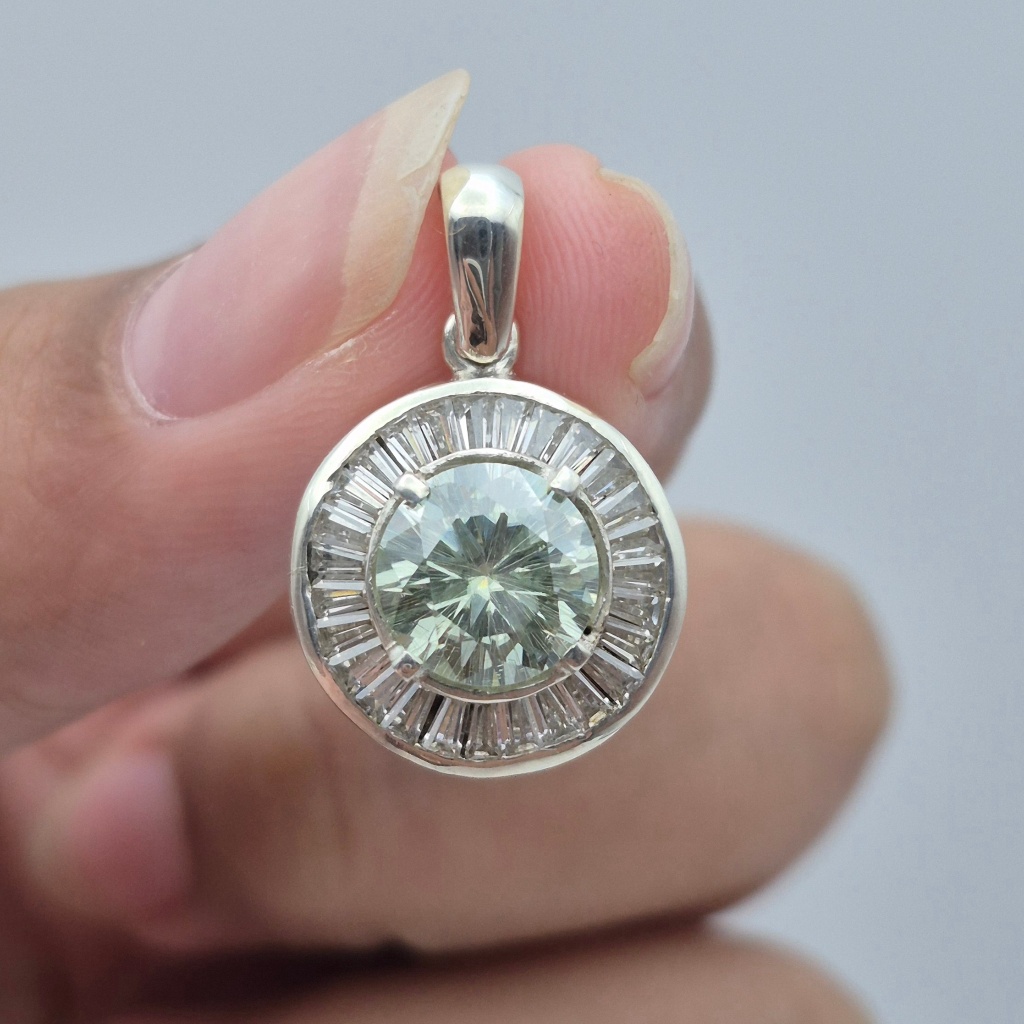 Liontin perak Microsetting Tapper batu green Moissanite, Moissanite