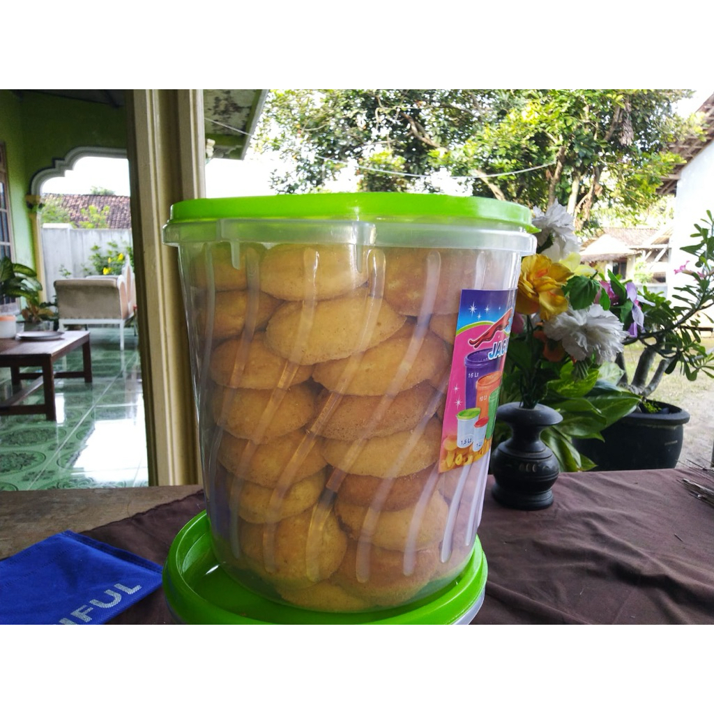 

BOLU KERING PLEMBEB / BOLU KENONG / BOLU KERING / KUE KERING KLEMBEN isi 50-70 bonus toples 3L / OLEH OLEH KHAS BLITAR