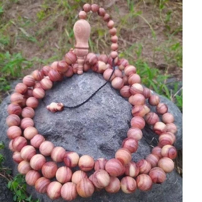 Tasbih kayu cendana merah/cendana india harum dn wangi size 14mm.