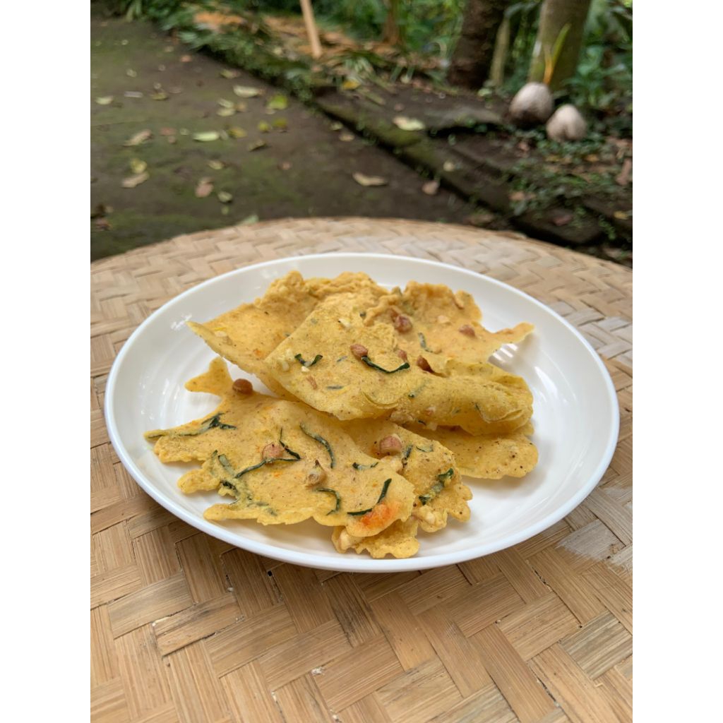 

Rempeyek Gurih & Tipis – Camilan Tradisional | Minimal Beli 1.5 Kg