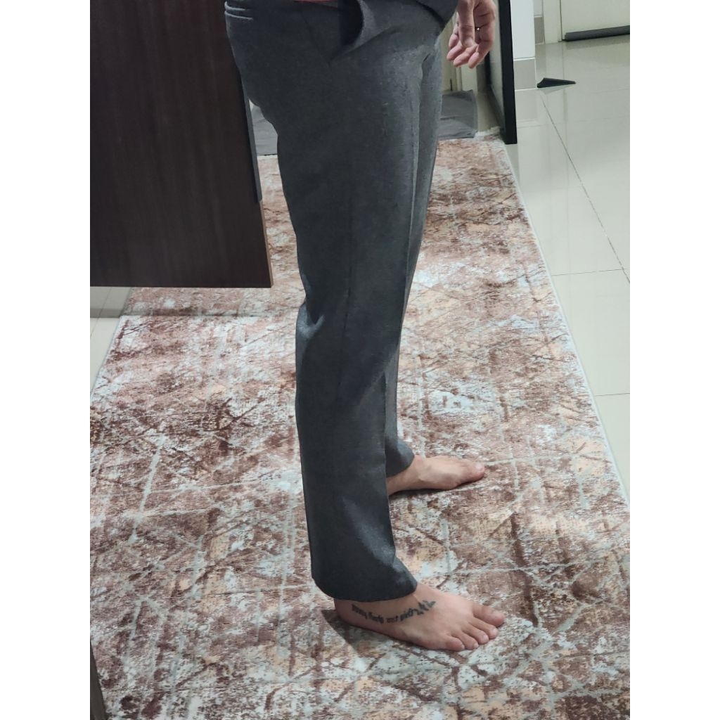 Celana Bahan Abu2 Semi Wool Size 33 UnBranded No Merk. Model Bagus Dipakai Bukan Lebar Bawah Masih S