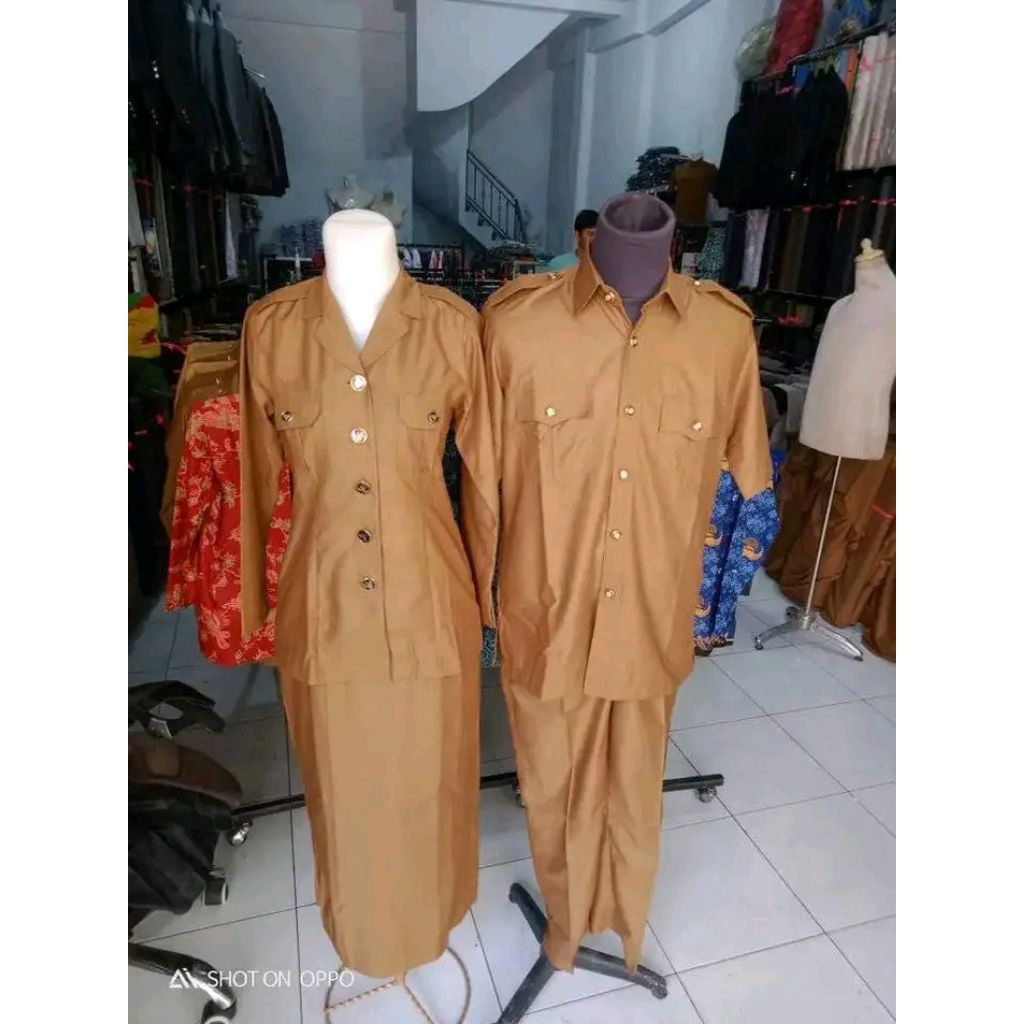 BAJU KEKI LAKI-LAKI DAN WANITA