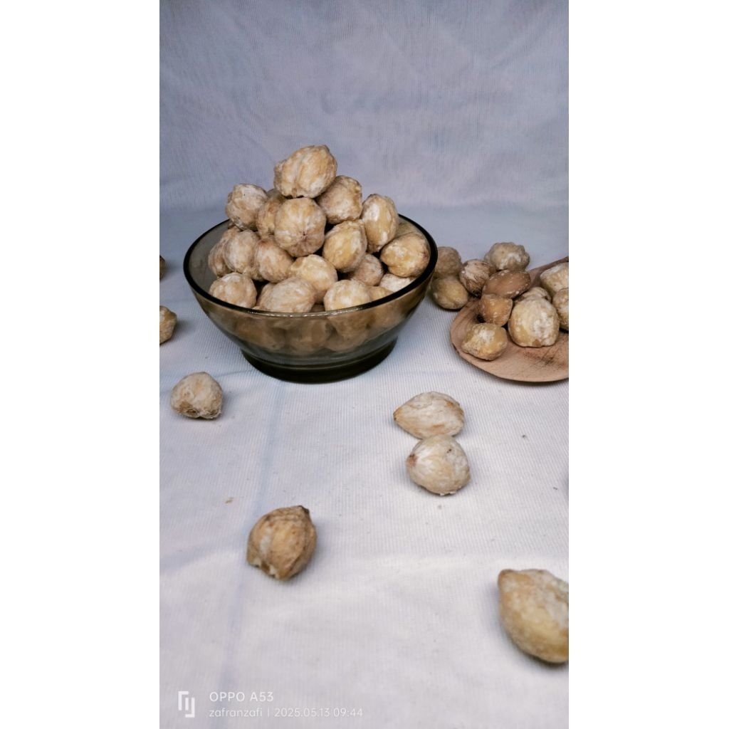

Kemiri Bulat Utuh 250 Gram Kualitas Bulat Bulat